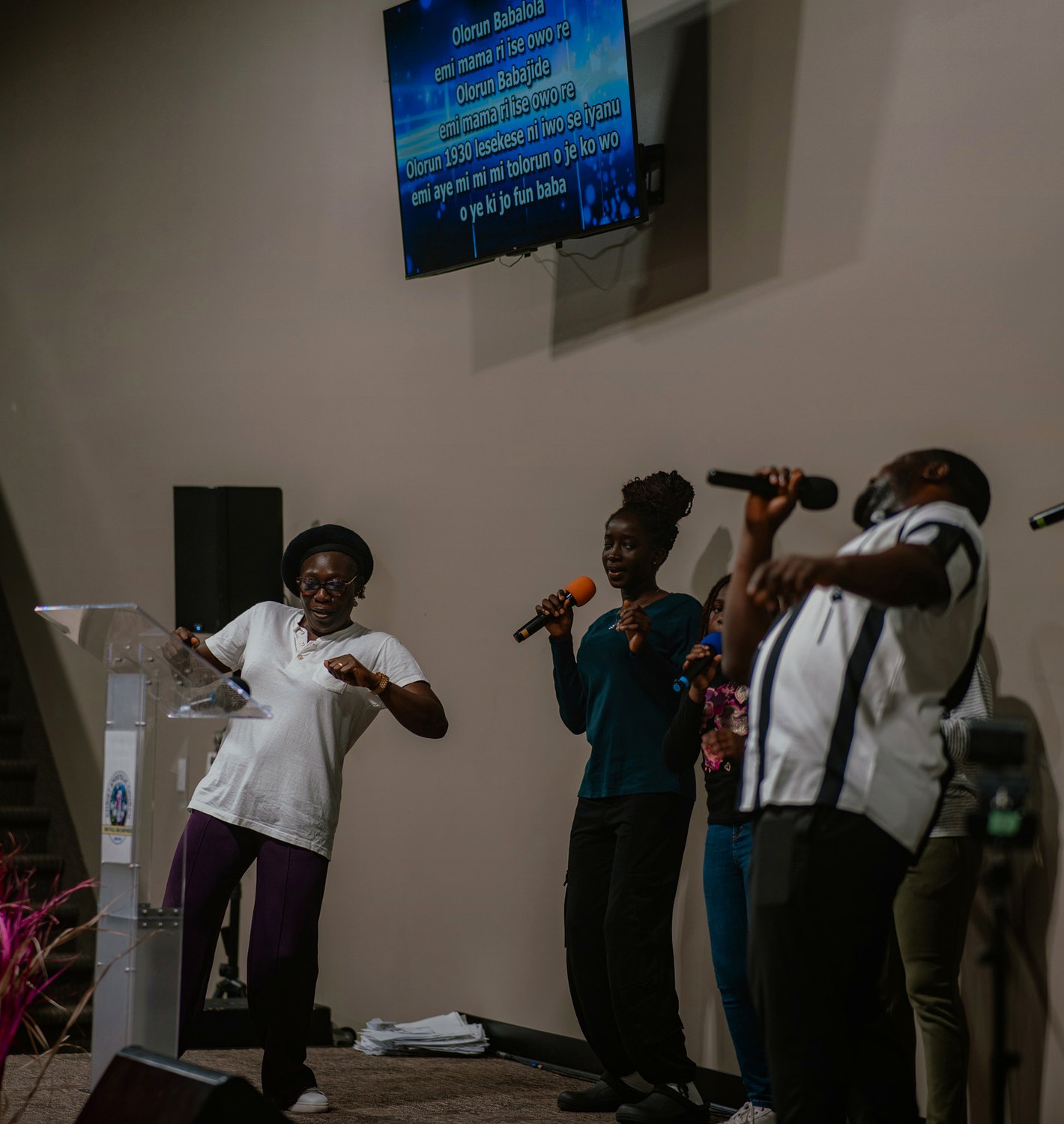 The praise team singing during Destiny Recovery
