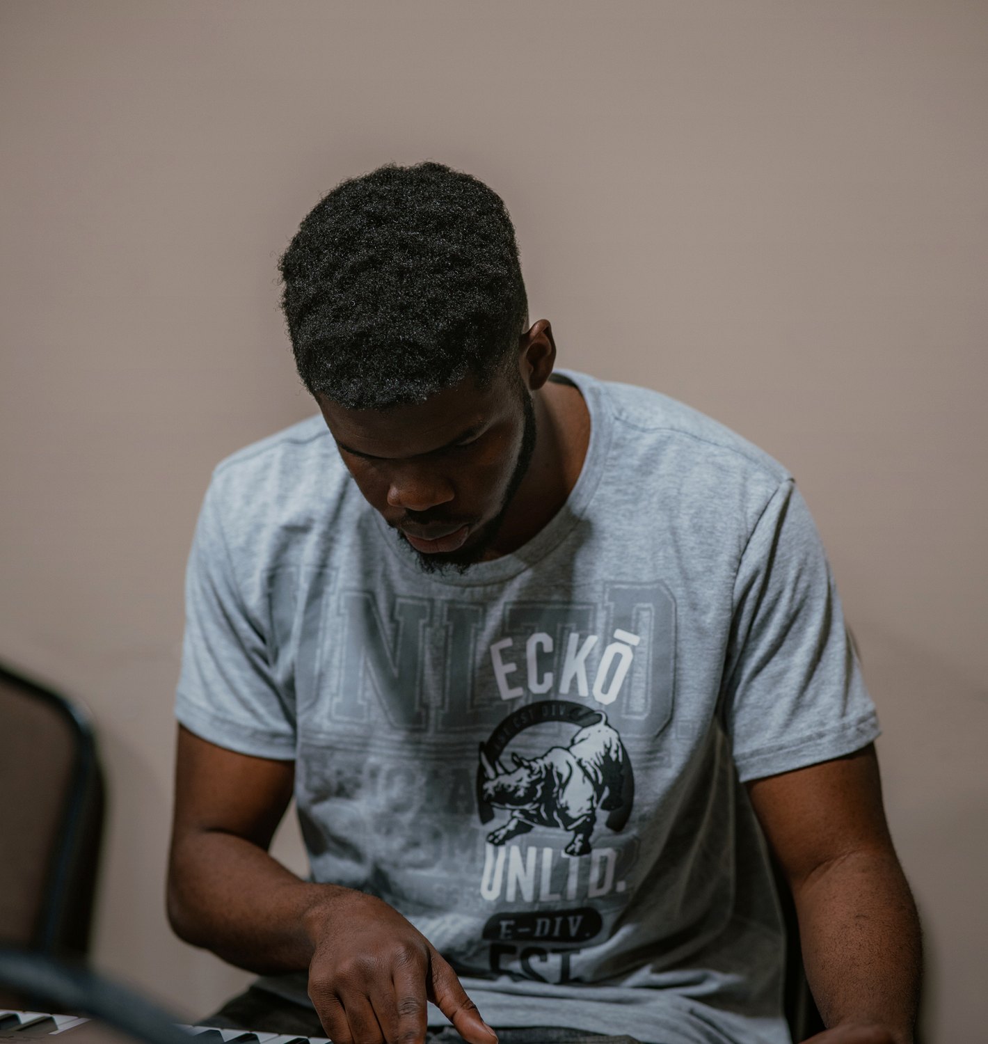 The keyboard player supporting worship